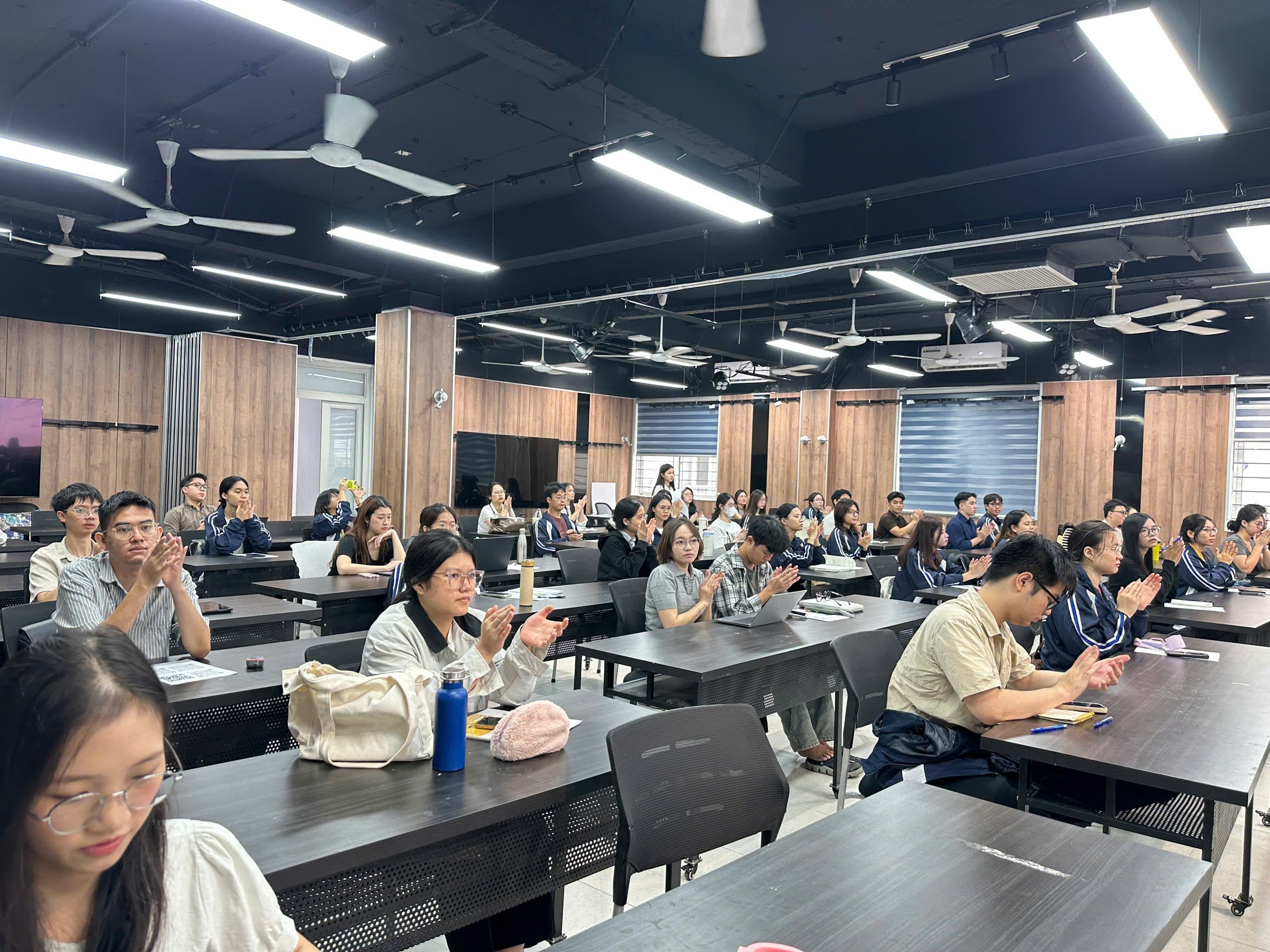 Không khí sôi nổi tại buổi học